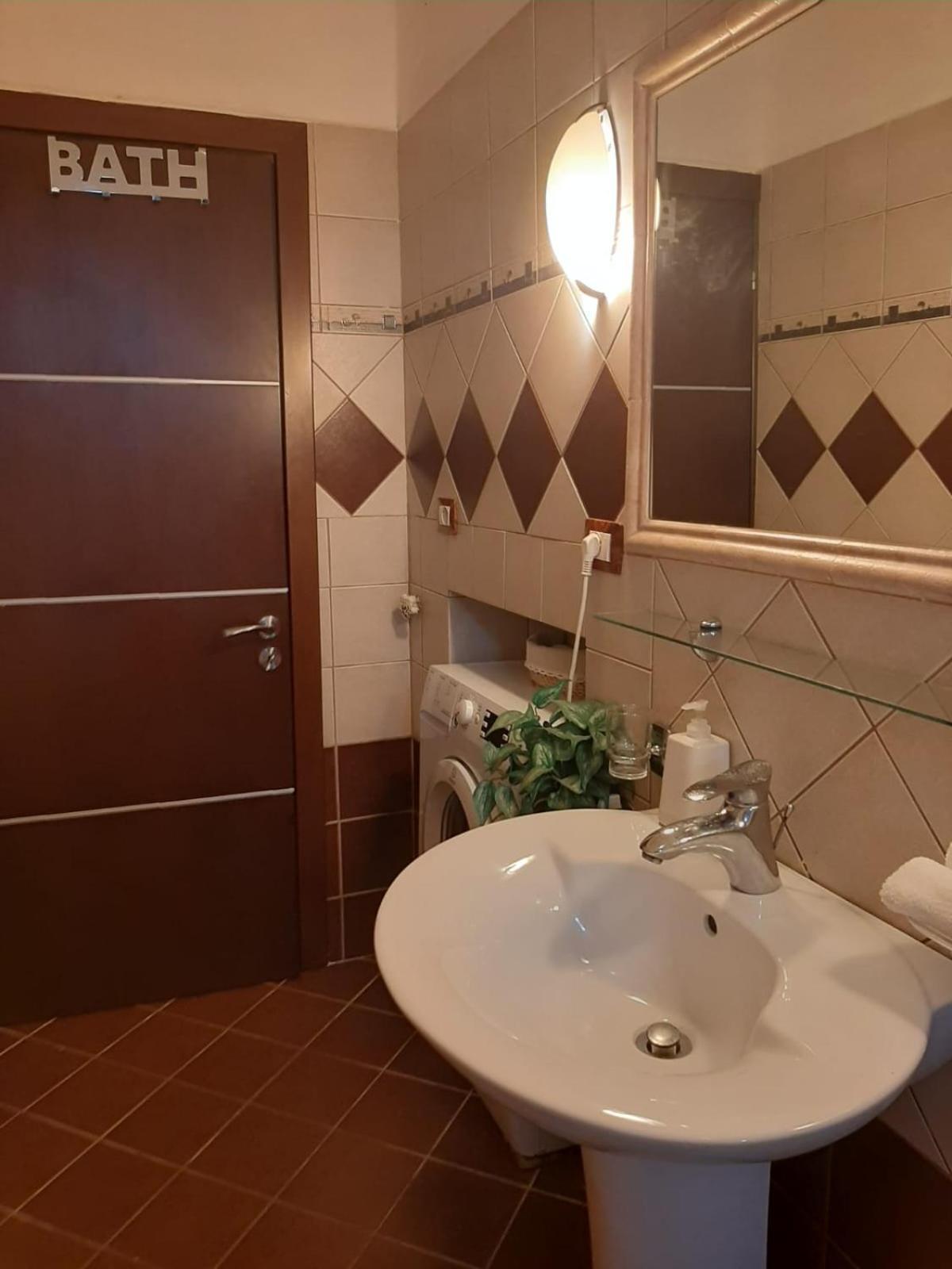 Sofia'S Modern Apartment Gjirokastra Zewnętrze zdjęcie