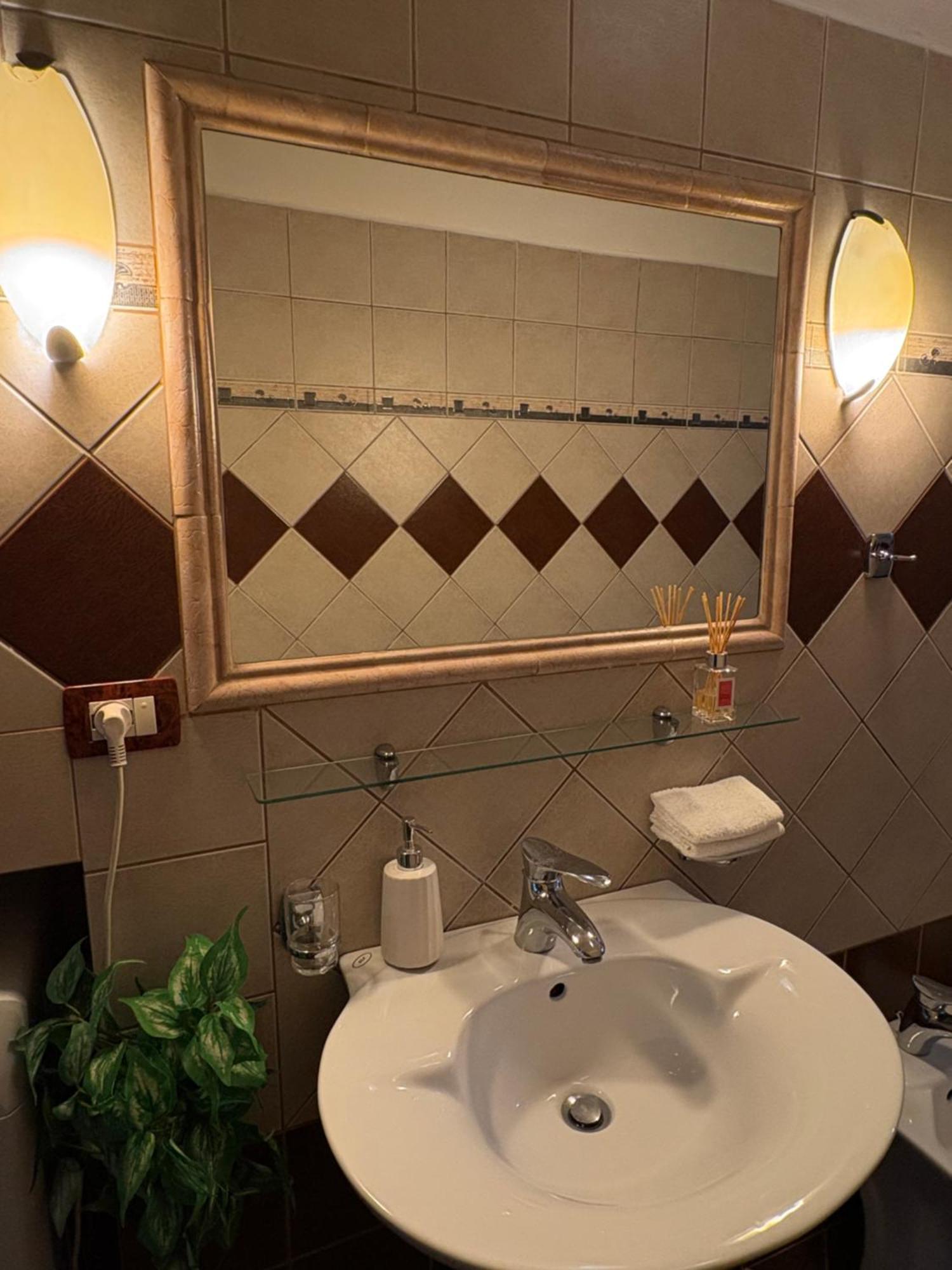 Sofia'S Modern Apartment Gjirokastra Zewnętrze zdjęcie